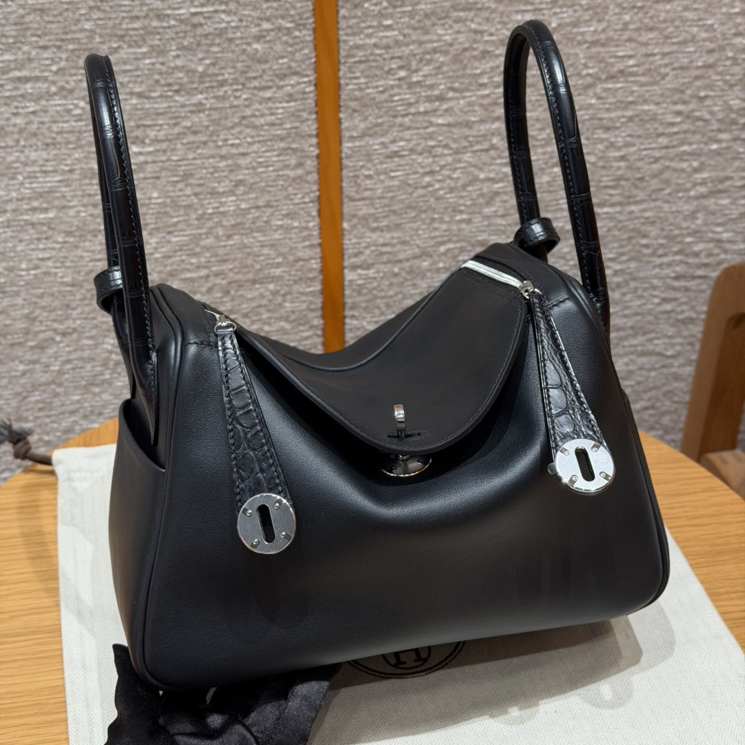 高仿Hermes*Lindy26系列H073428TCCM89黑色牛皮拼鱷魚皮銀扣純手工