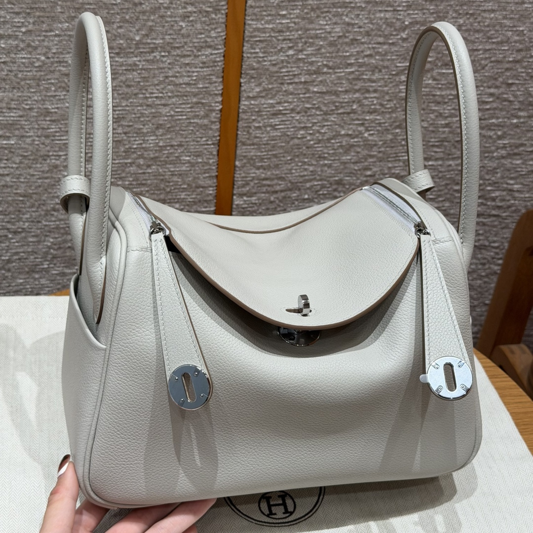 高仿Hermes*Lindy26系列H073428EV80珍珠灰牛皮銀扣純手工