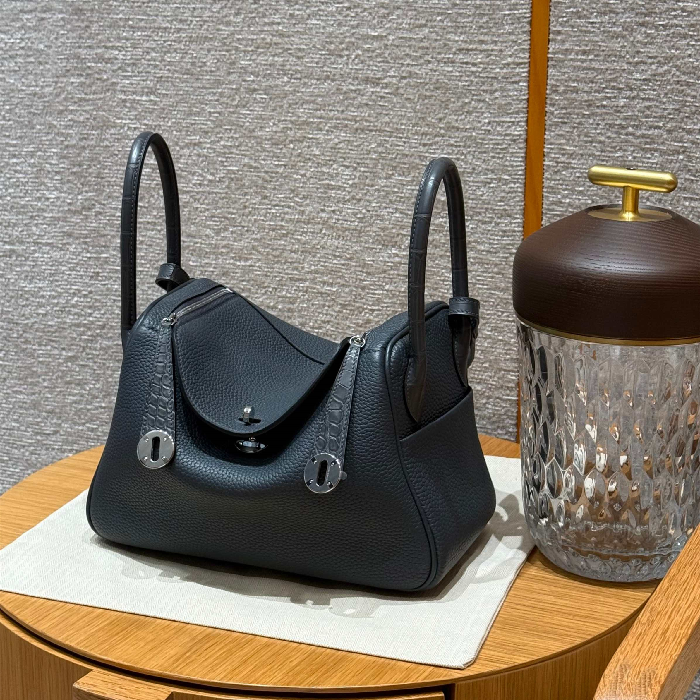 高仿Hermes*Lindy26系列H073428TC88石墨灰牛皮銀扣純手工