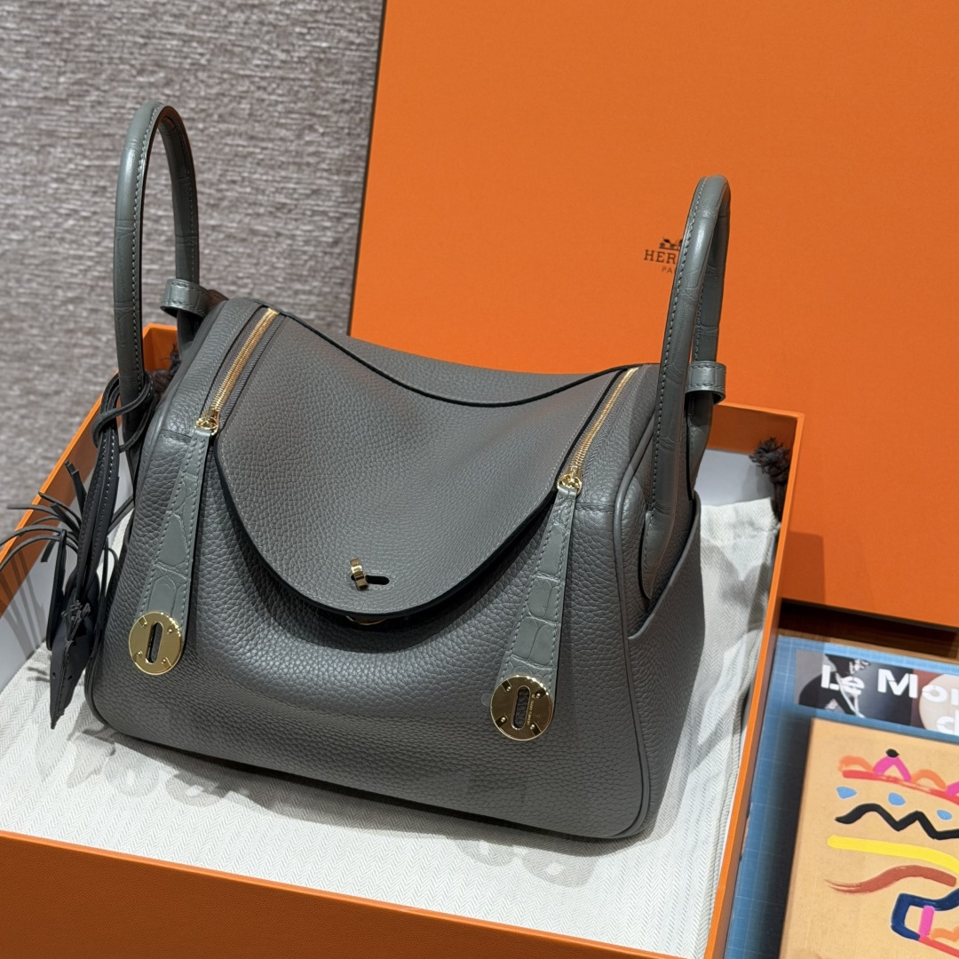 高仿Hermes*Lindy26系列H073428CM0L積雨雲灰牛皮拼鱷魚皮金扣純手工