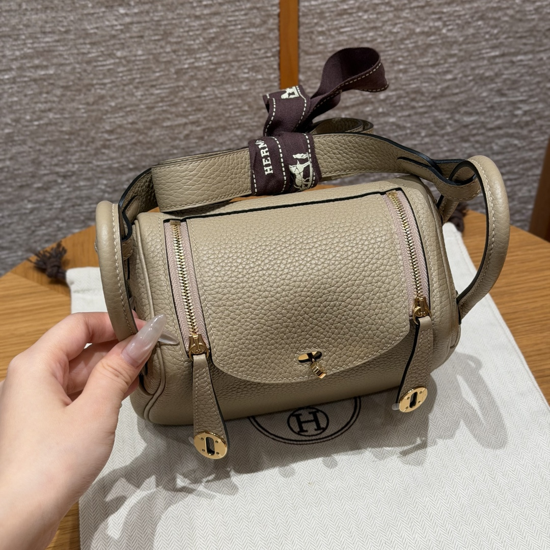 高仿Hermes*Lindy19系列H079086TC8Q馬爾法米牛皮金扣純手工