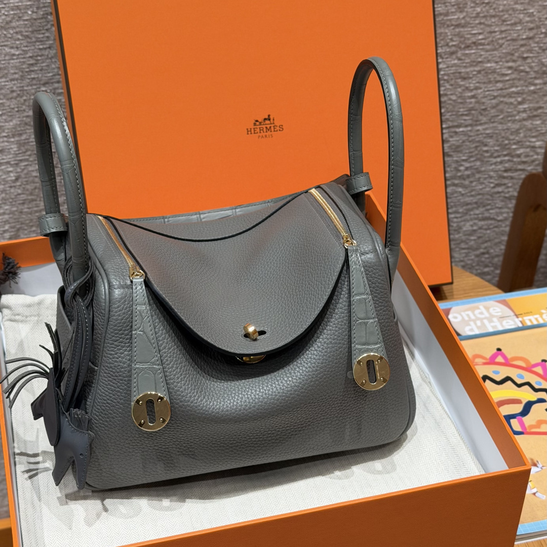 高仿Hermes*Lindy26系列H073428CM0L積雨雲灰牛皮拼鱷魚皮金扣純手工