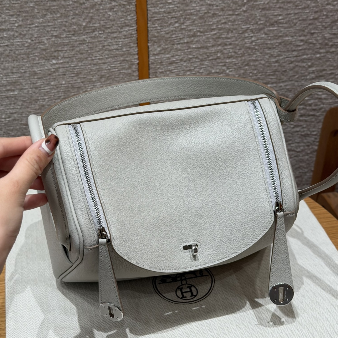 高仿Hermes*Lindy26系列H073428EV80珍珠灰牛皮銀扣純手工