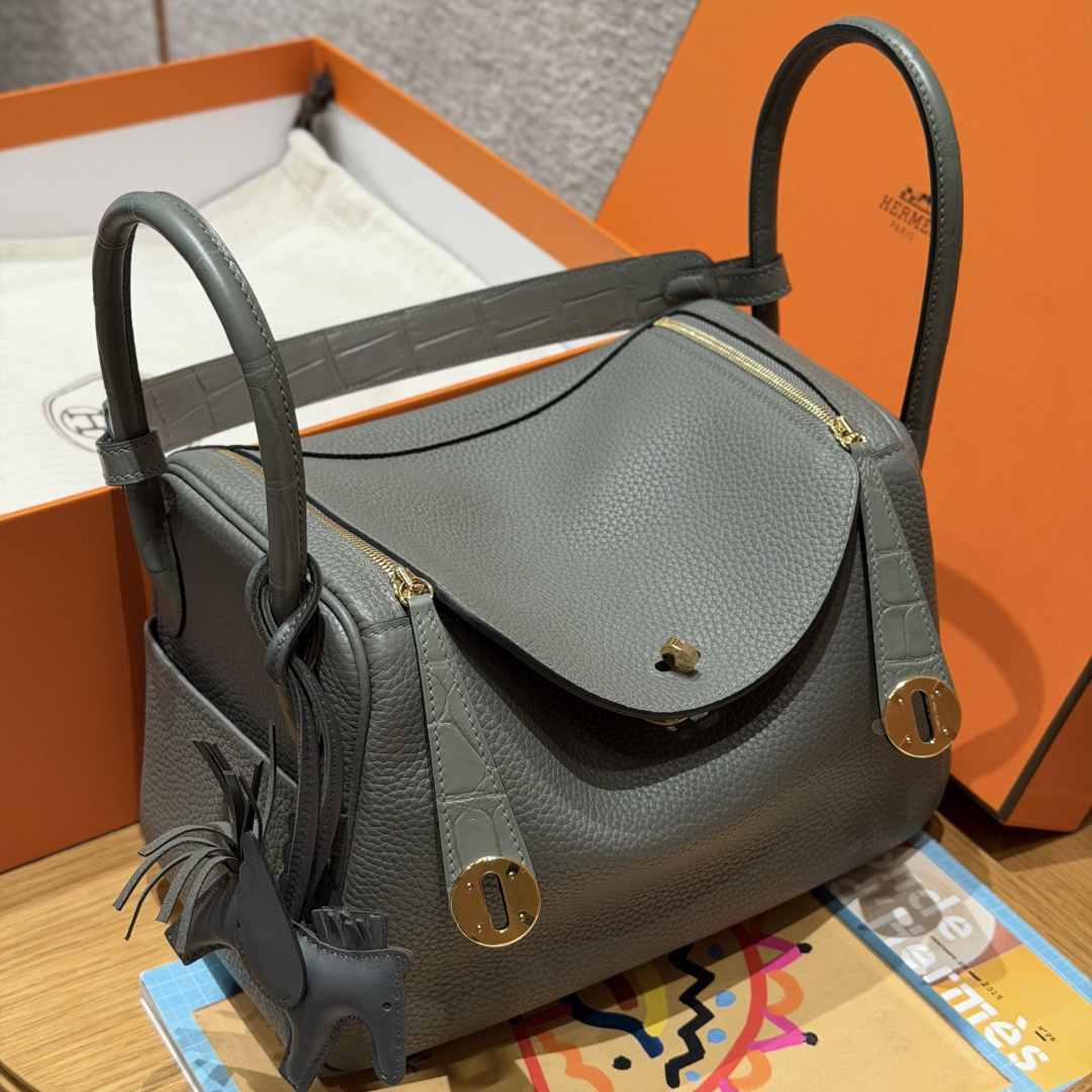 高仿Hermes*Lindy26系列H073428CM0L積雨雲灰牛皮拼鱷魚皮金扣純手工