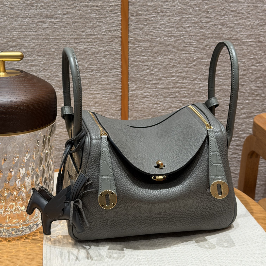 高仿Hermes*Lindy26系列H073428CM0L積雨雲灰牛皮拼鱷魚皮金扣純手工