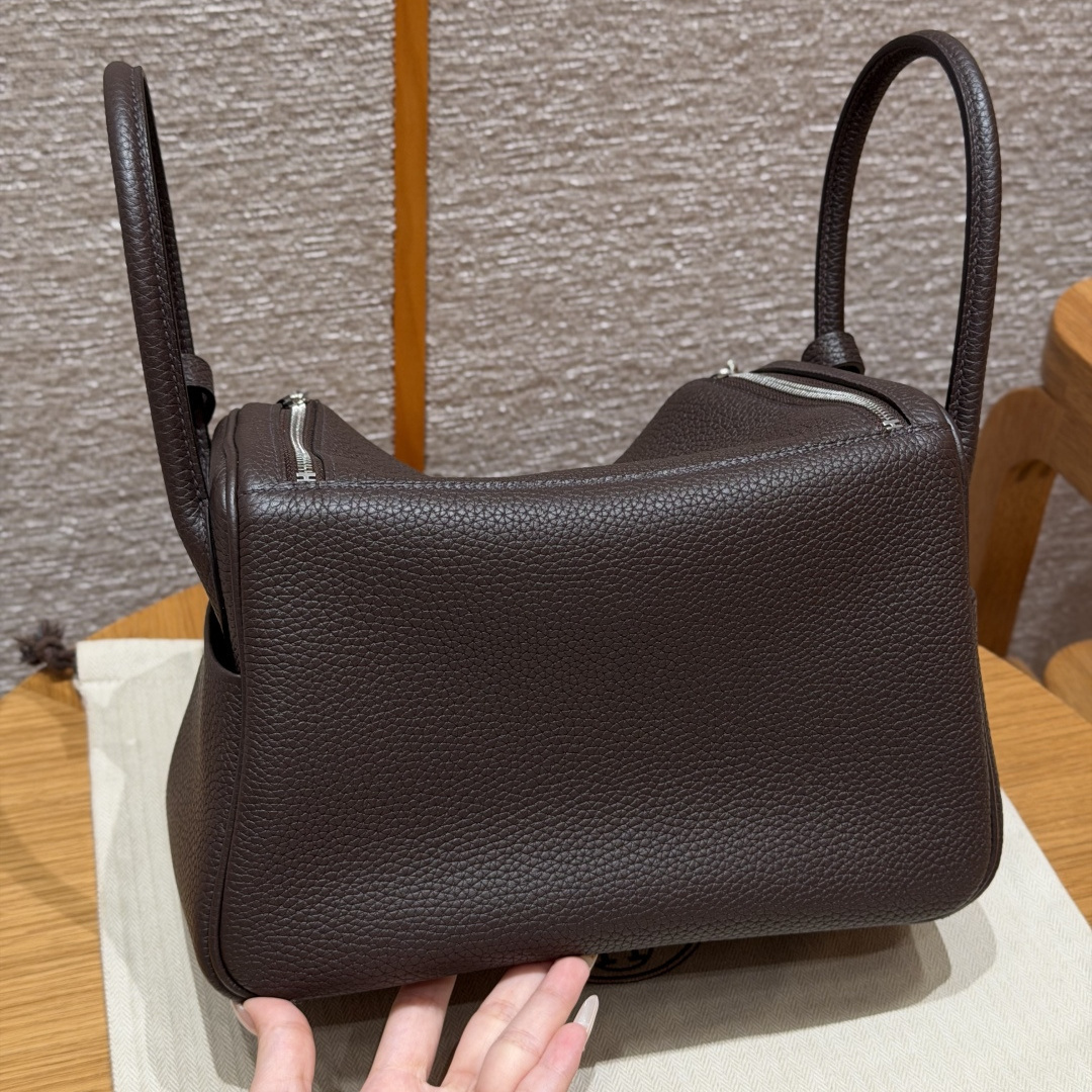 高仿Hermes*Lindy26系列H073428TC47巧克力色牛皮銀扣純手工