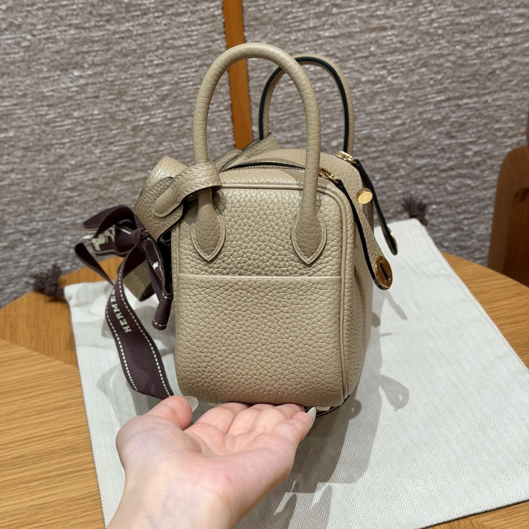 高仿Hermes*Lindy19系列H079086TC8Q馬爾法米牛皮金扣純手工