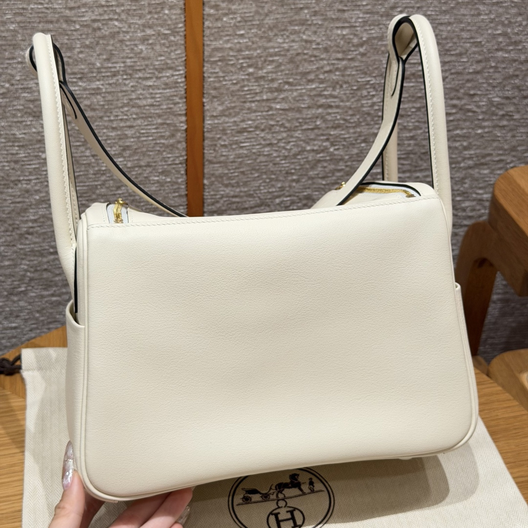 高仿Hermes*Lindy26系列H073428TCI2D0奶油白拼威馬犬米色牛皮金扣純手工