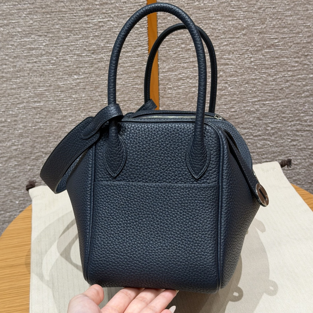高仿Hermes*Lindy26系列H073428TC2Z午夜藍牛皮銀扣純手工