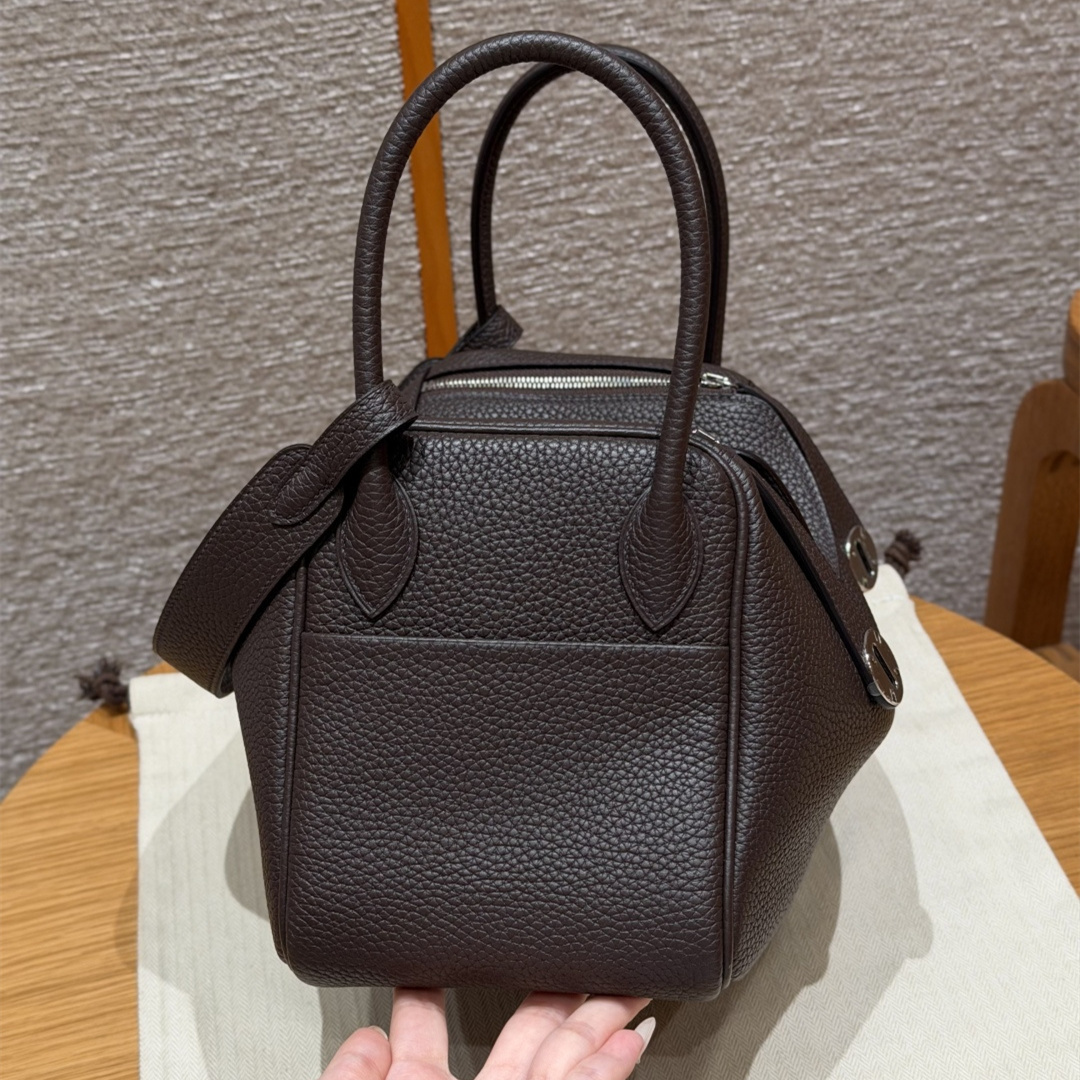 高仿Hermes*Lindy26系列H073428TC47巧克力色牛皮銀扣純手工