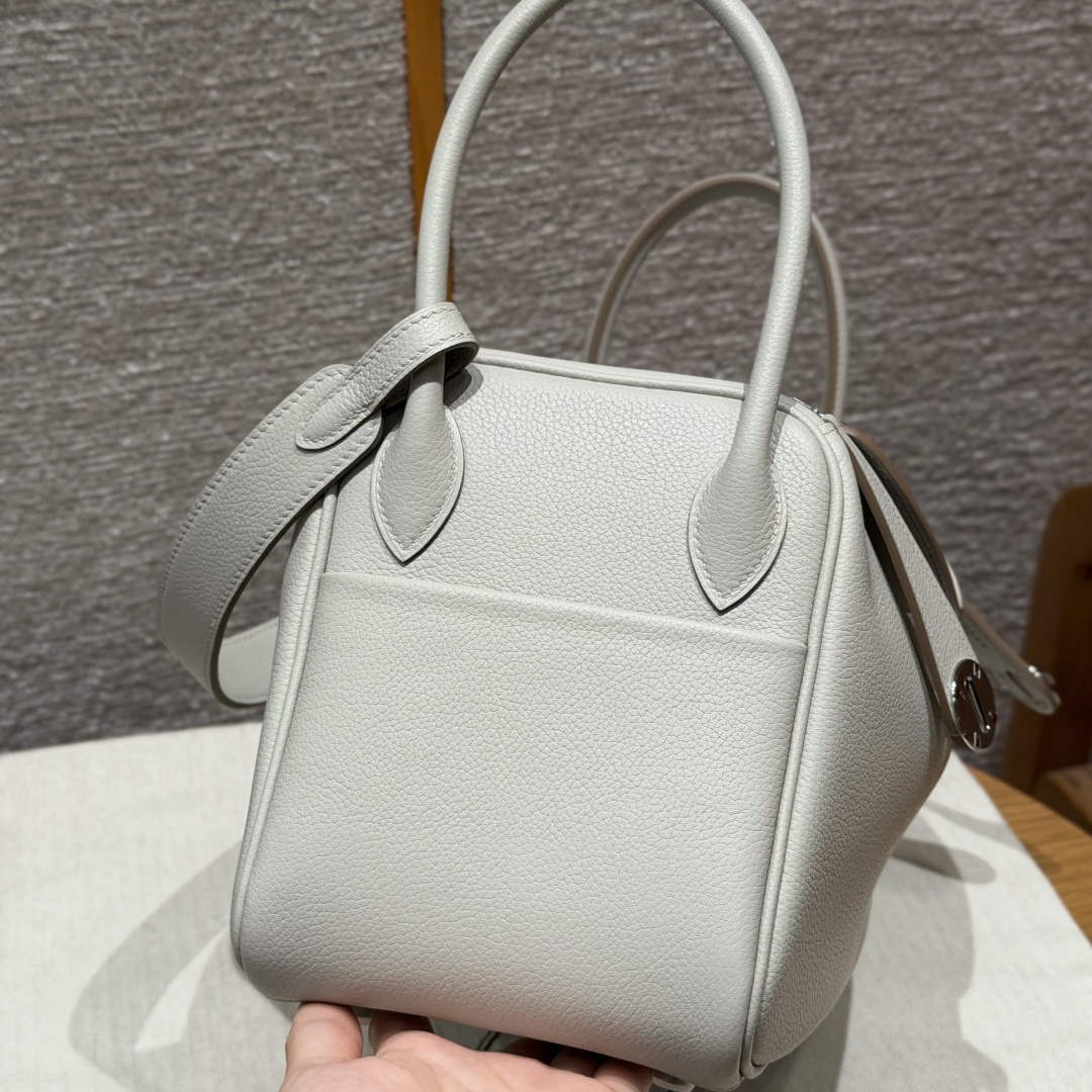 高仿Hermes*Lindy26系列H073428EV80珍珠灰牛皮銀扣純手工