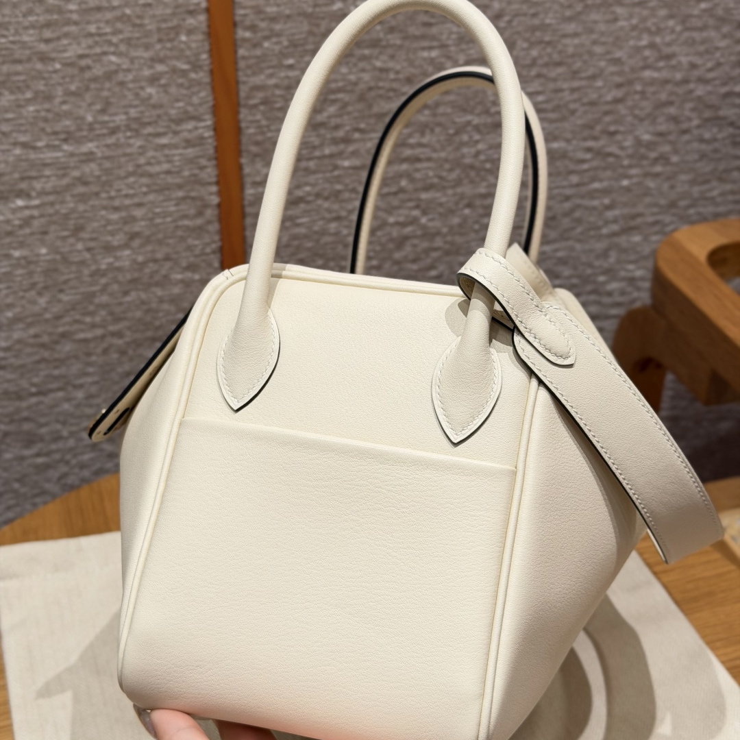高仿Hermes*Lindy26系列H073428TCI2D0奶油白拼威馬犬米色牛皮金扣純手工
