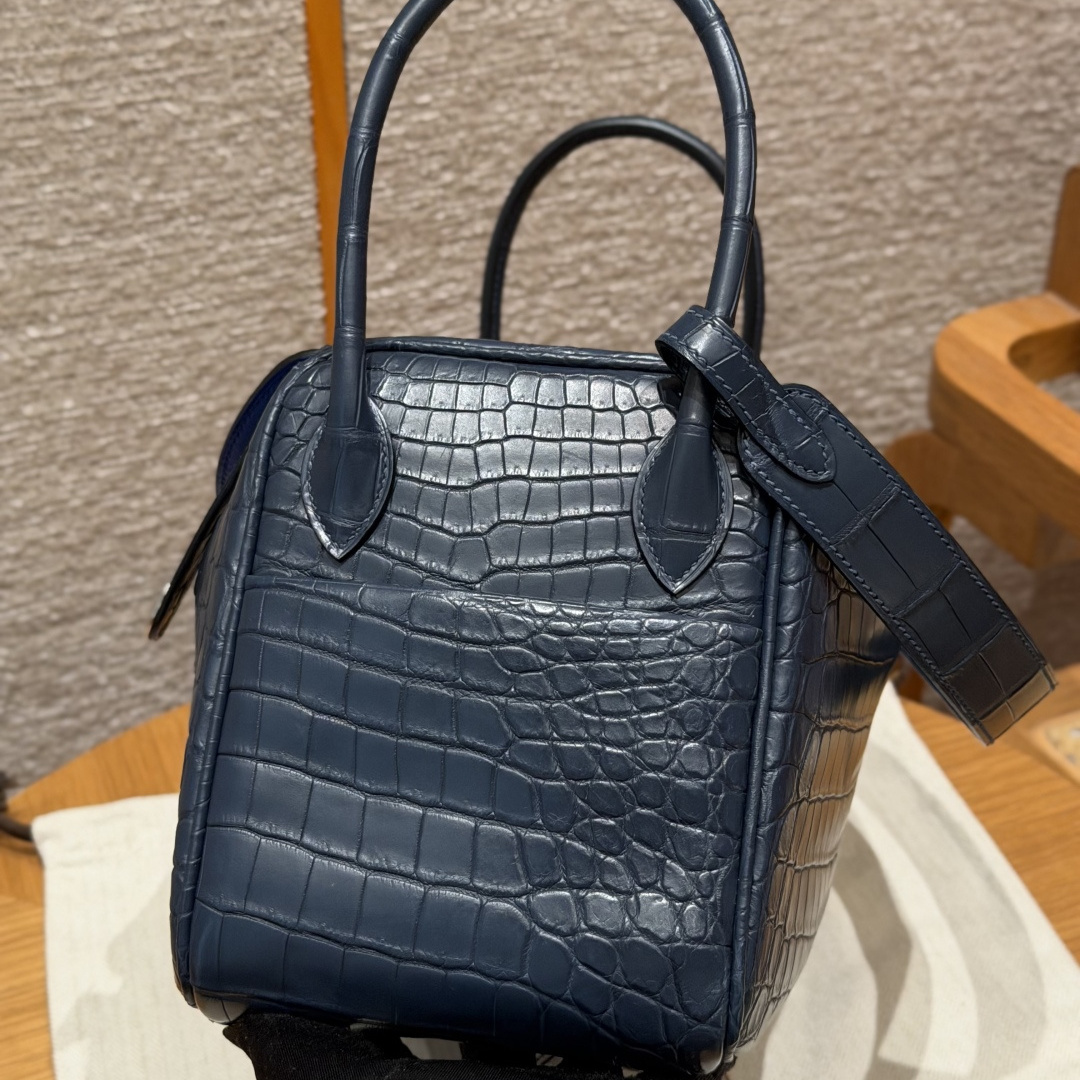 高仿Hermes*Lindy26系列H073428CM2Z71午夜藍拼法國藍鱷魚皮銀扣純手工