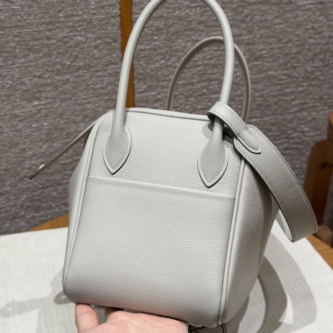 高仿Hermes*Lindy26系列H073428EV80珍珠灰牛皮銀扣純手工