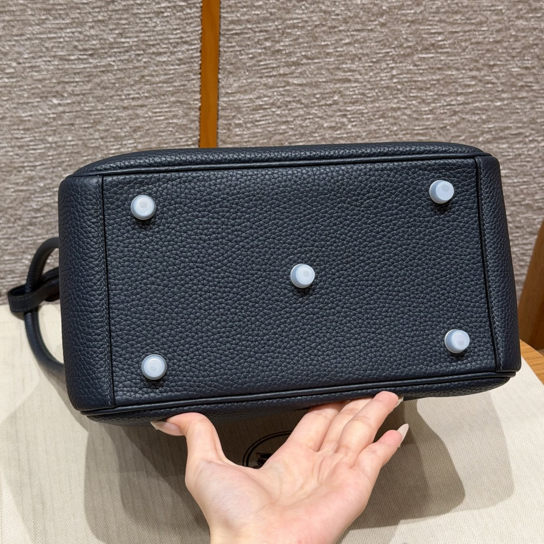 高仿Hermes*Lindy26系列H073428TC2Z午夜藍牛皮銀扣純手工