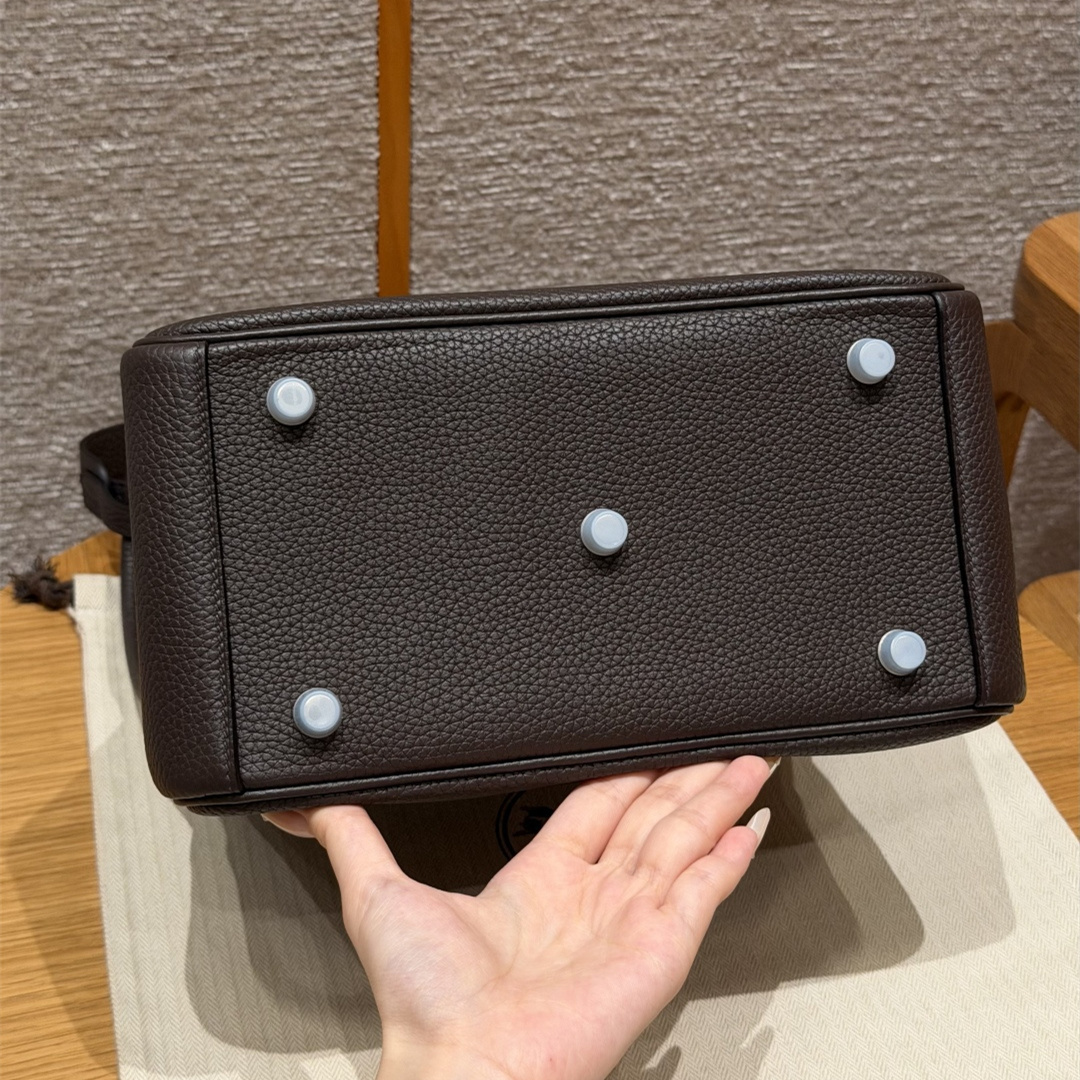 高仿Hermes*Lindy26系列H073428TC47巧克力色牛皮銀扣純手工