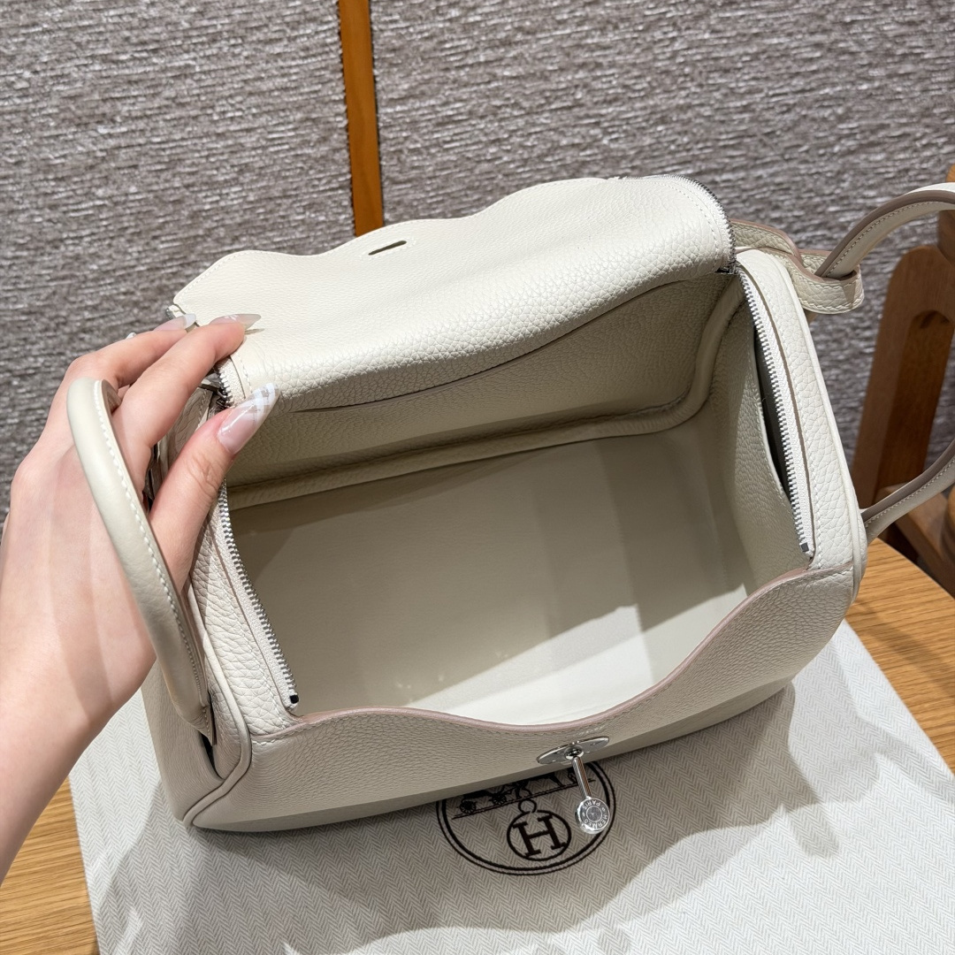 高仿Hermes*Lindy26系列H073428TC10奶昔白牛皮銀扣純手工
