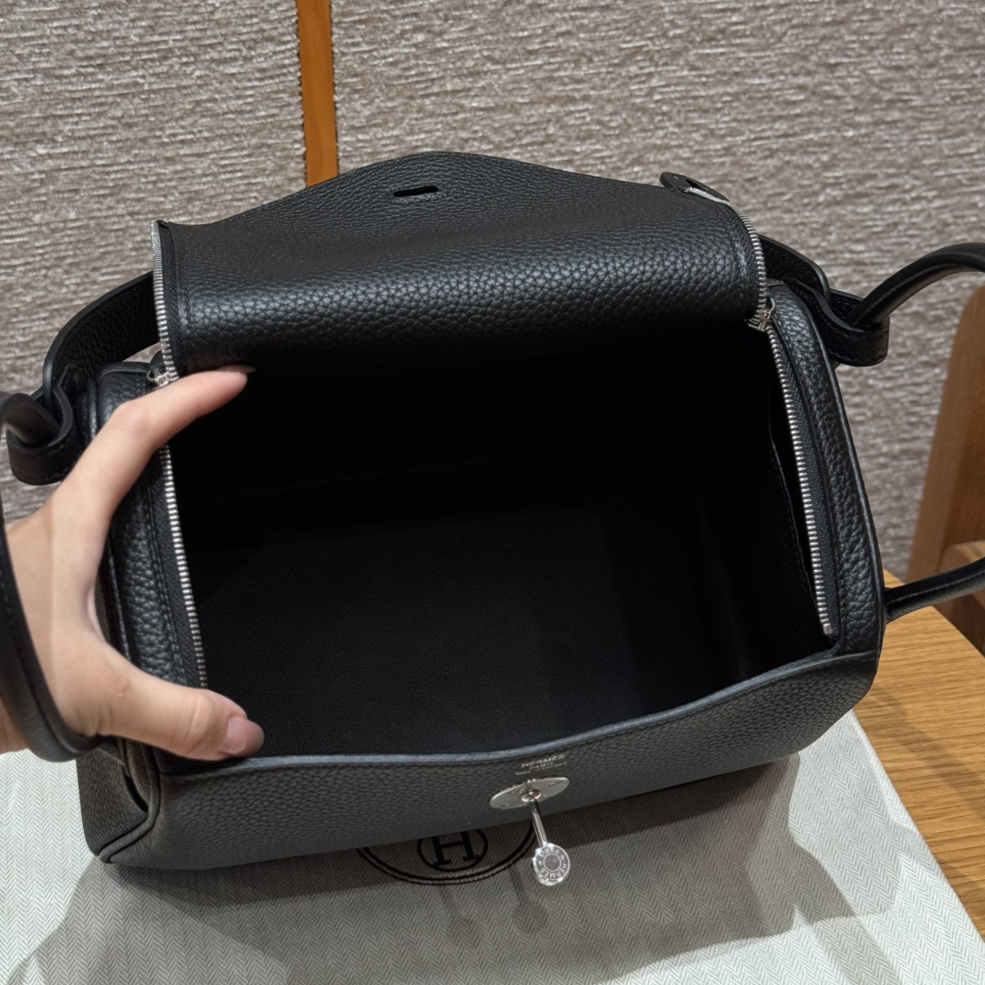 高仿Hermes*Lindy26系列H073428TC89黑色牛皮金扣純手工