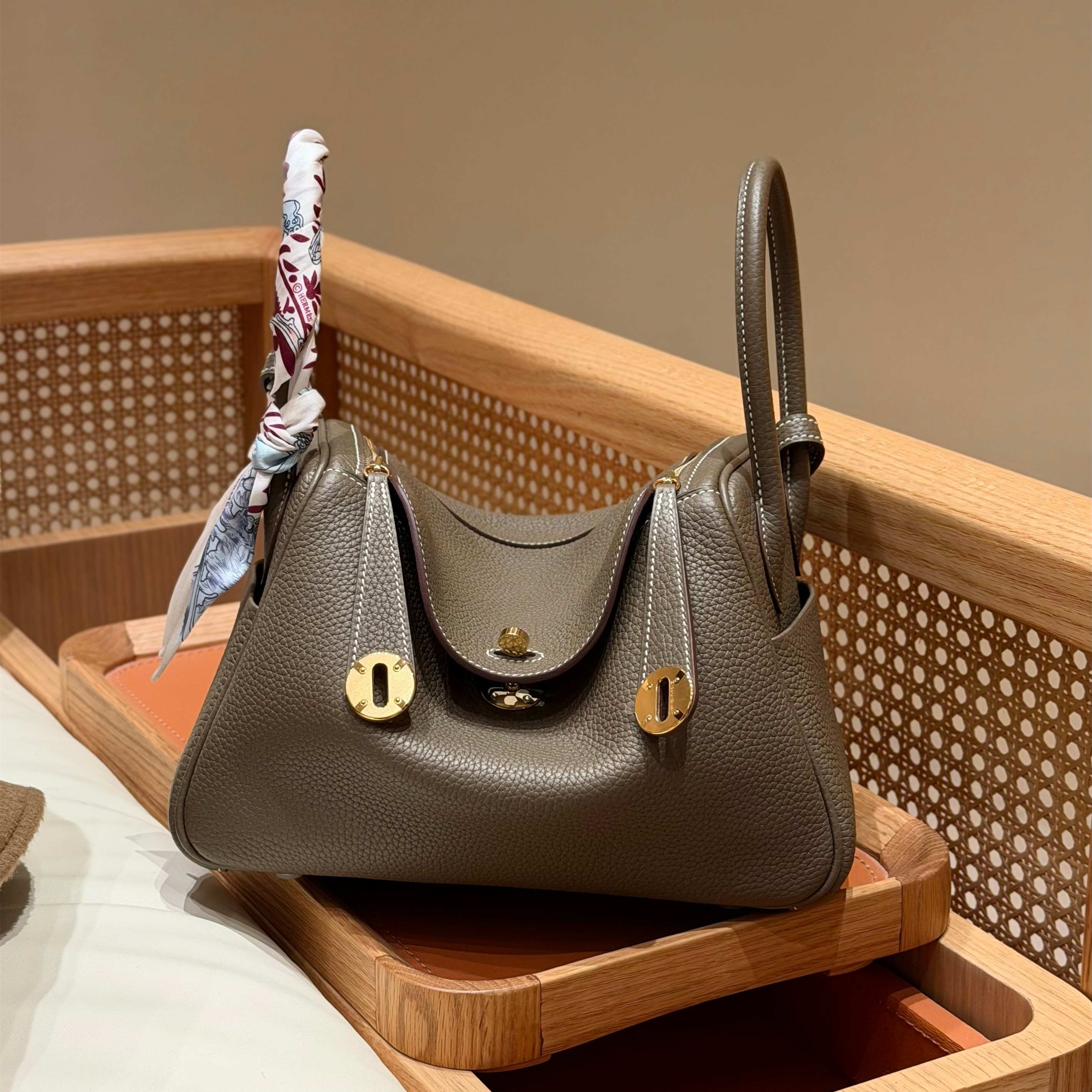 高仿Hermes*Lindy26系列H073428TC18大象灰牛皮金扣純手工