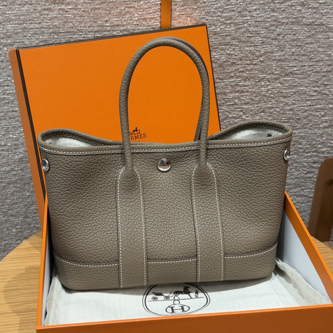 高仿Hermes*Garden Party23系列H08642218大象灰牛皮銀扣純手工