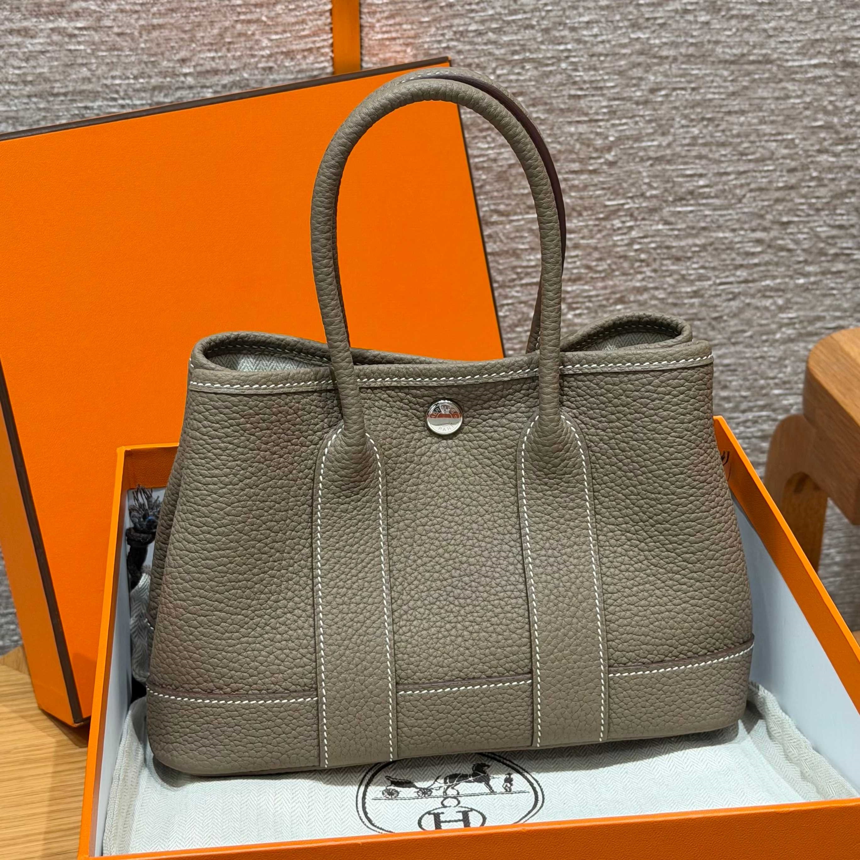 高仿Hermes*Garden Party23系列H08642218大象灰牛皮銀扣純手工