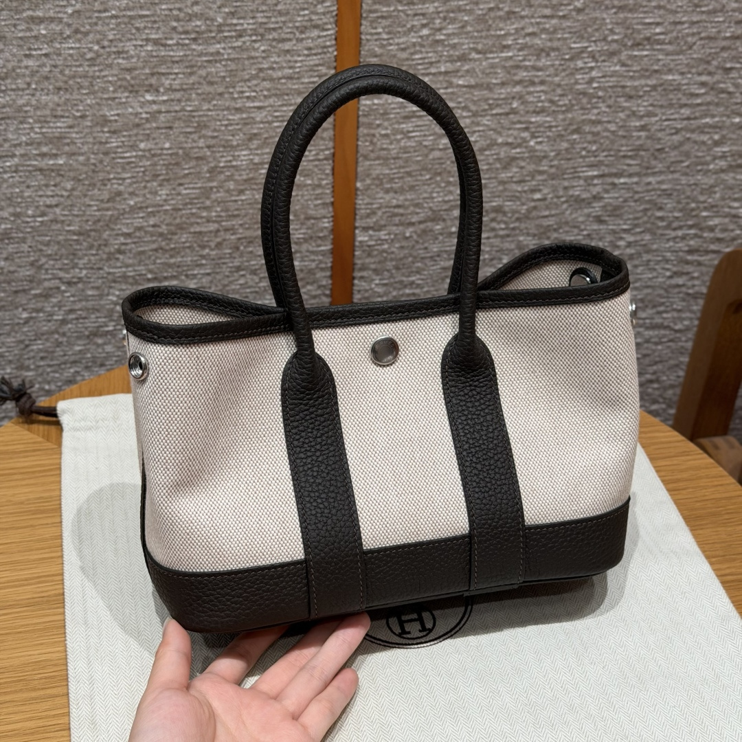 高仿Hermes*Garden Party23系列H08641846淺米色拼烏木色帆布牛皮銀扣純手工