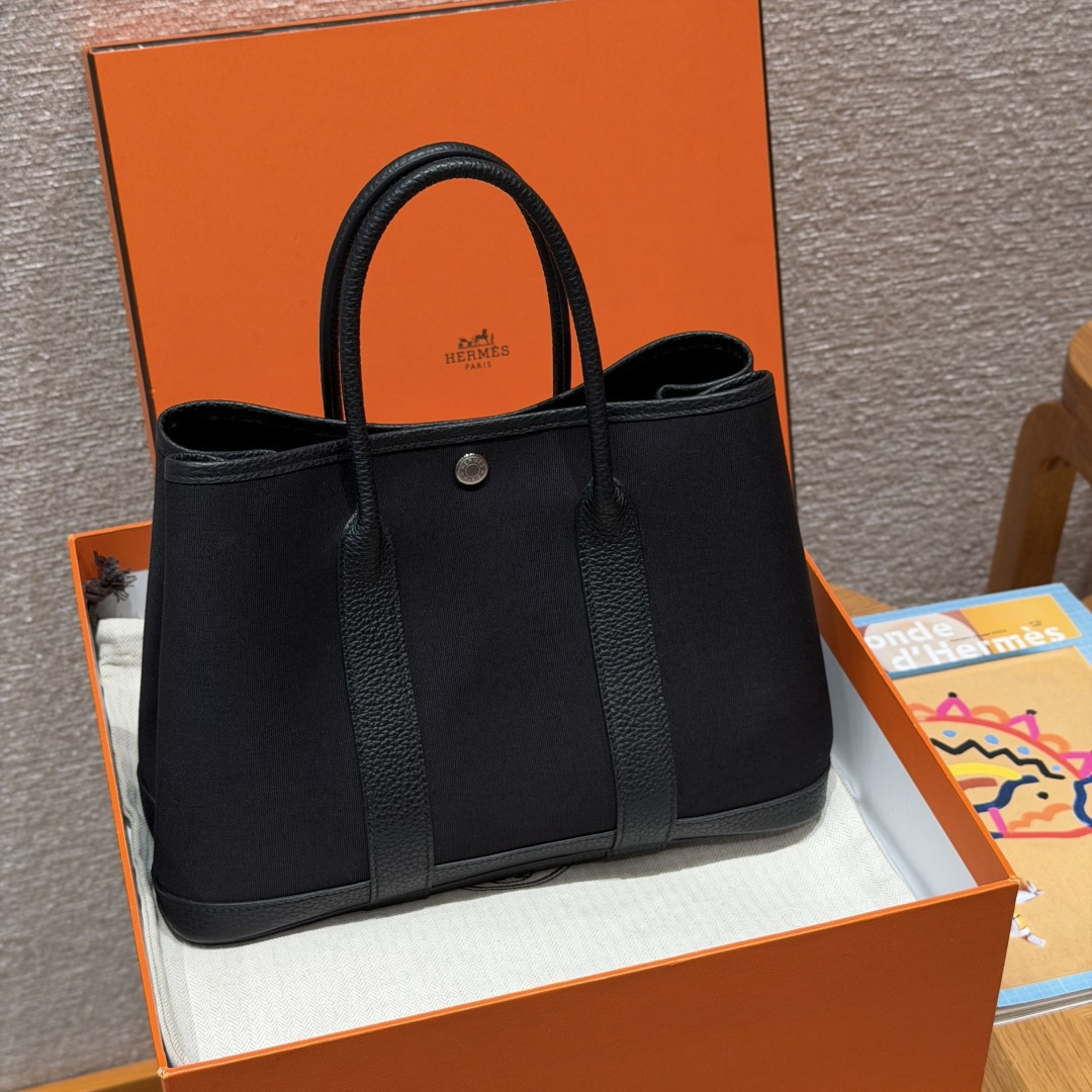 高仿Hermes*Garden Party30系列H06957318黑色帆布牛皮銀扣純手工