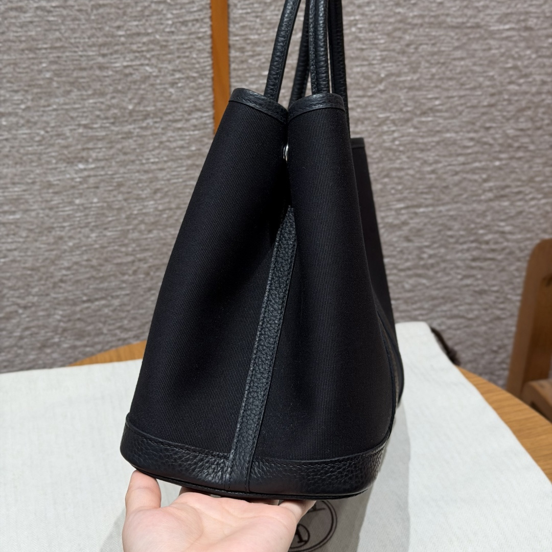 高仿Hermes*Garden Party30系列H06957318黑色帆布牛皮銀扣純手工