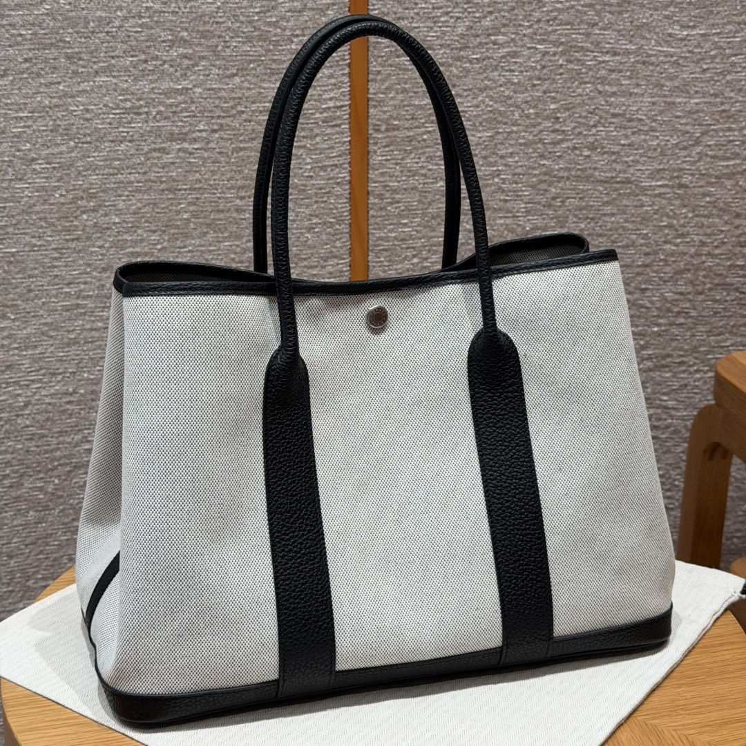 高仿Hermes*Garden Party36系列H05155989淺米色拼黑色帆布牛皮銀扣純手工