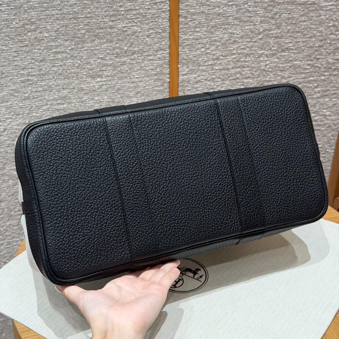 高仿Hermes*Garden Party36系列H05155989淺米色拼黑色帆布牛皮銀扣純手工
