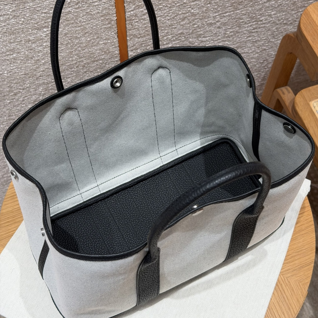 高仿Hermes*Garden Party36系列H05155989淺米色拼黑色帆布牛皮銀扣純手工