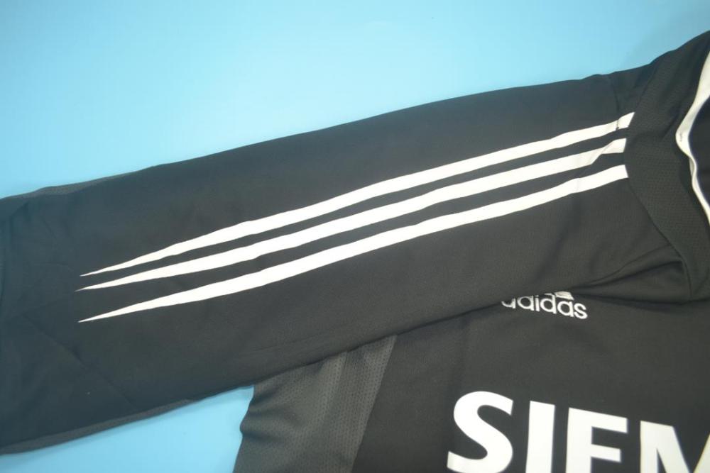 2004/05 Real Madrid Away Retro Jersey