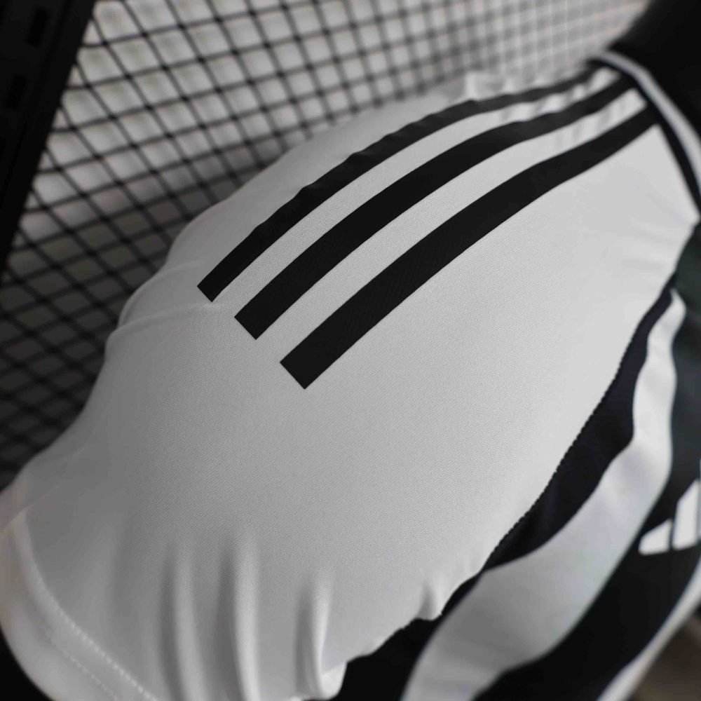 24-25 Juventus Home Soccer Jersey Player Version