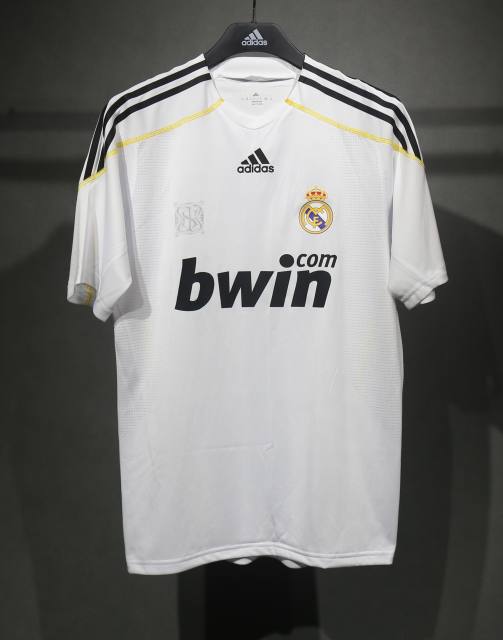 2009/10 Real Madrid Home Retro Jersey Player Edition