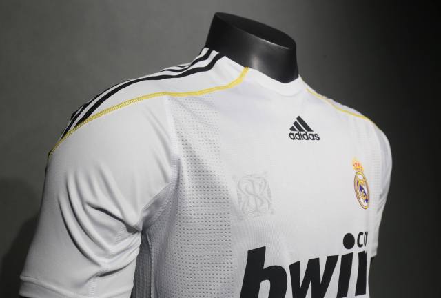 2009/10 Real Madrid Home Retro Jersey Player Edition