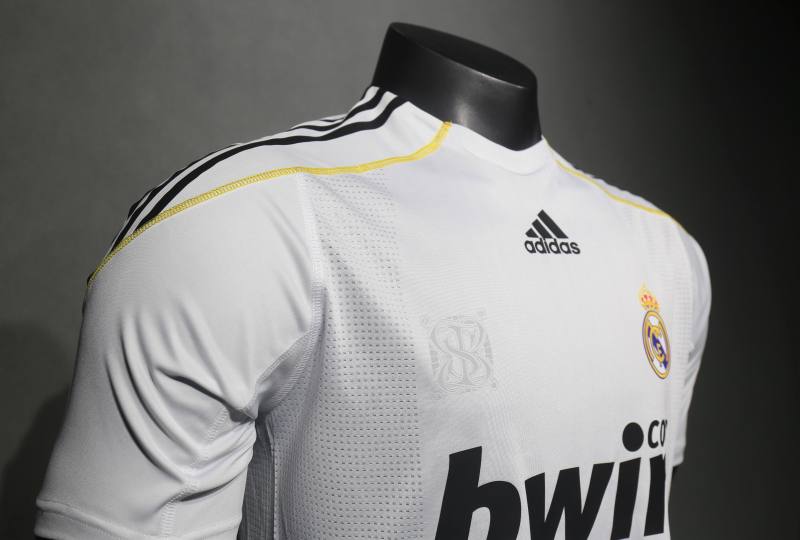 2009/10 Real Madrid Home Retro Jersey Player Edition