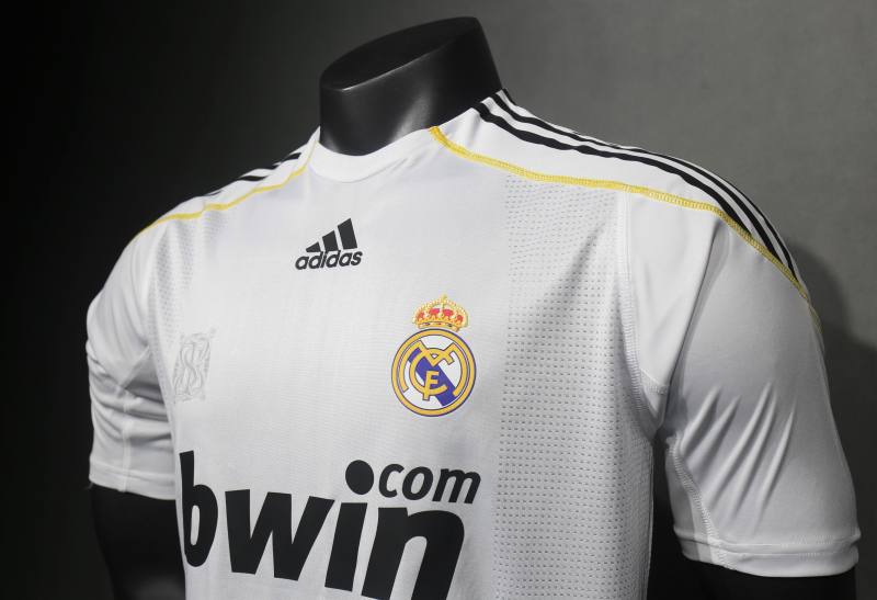 2009/10 Real Madrid Home Retro Jersey Player Edition