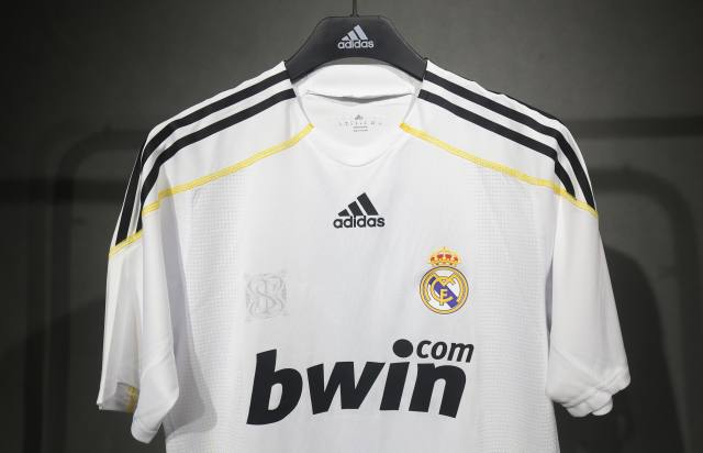 2009/10 Real Madrid Home Retro Jersey Player Edition