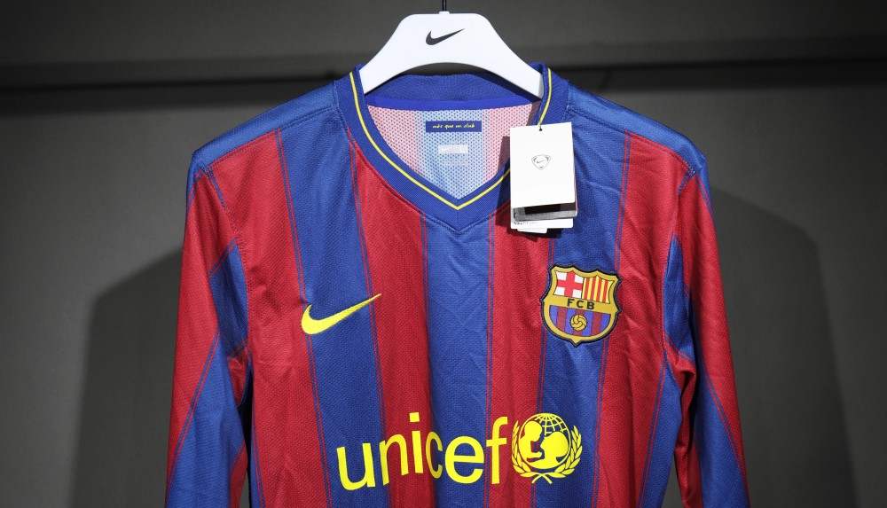09-10 Barcelona Home Retro Jersey Player Edition