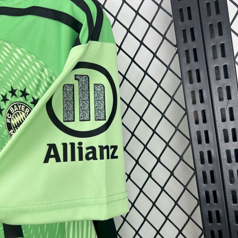 25-26 Bayern Munich Goalkeeper Soccer Jersey