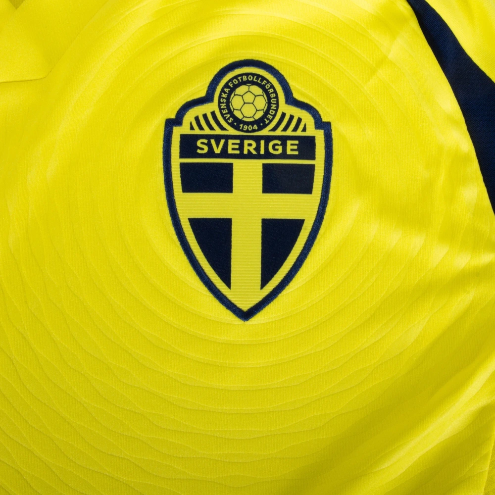 adidas Sweden Home Gyökeres 17 Shirt (Official Printing)