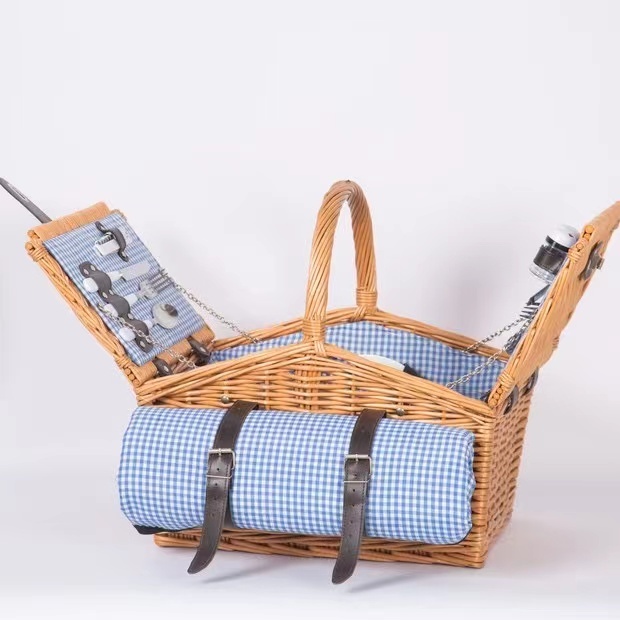 2person/4person  Wicker picnic baskets  with tableware and blanket