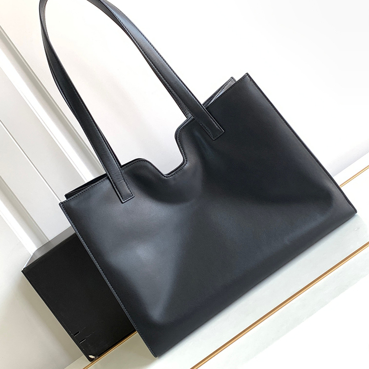 CELINE CABAS 16 handbag