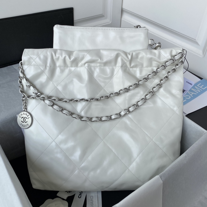 CHANEL 22 Small handbag
