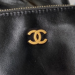 CHANEL 22 handbag