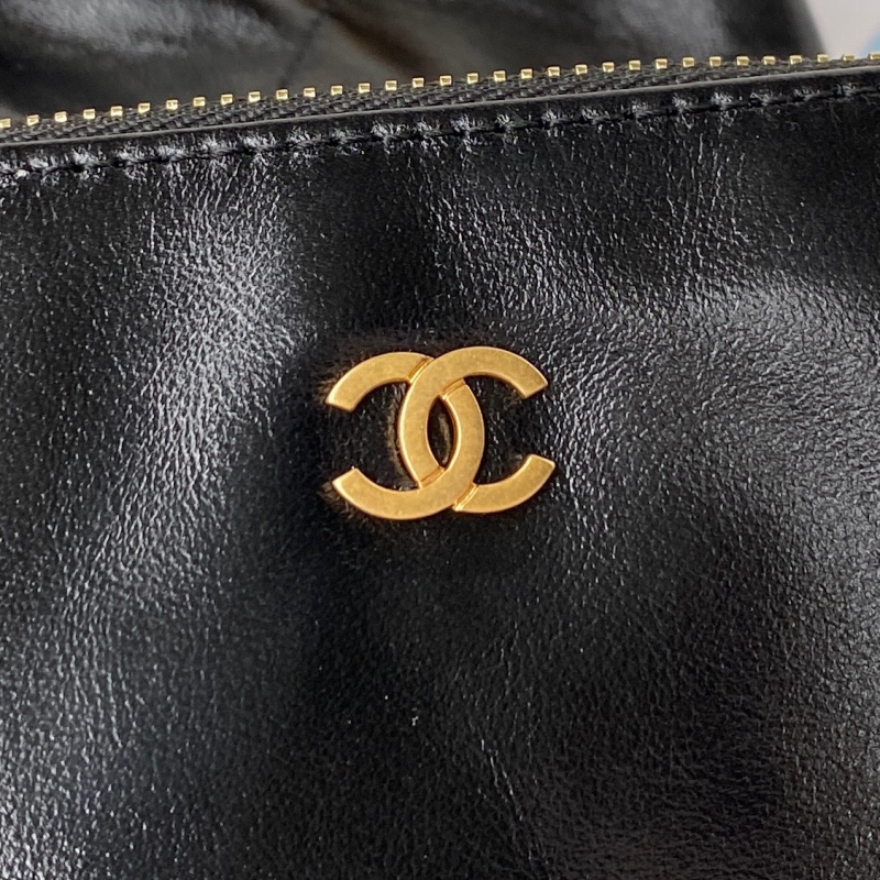 CHANEL 22 handbag
