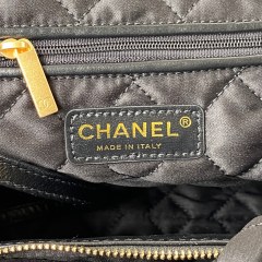 CHANEL 22 handbag