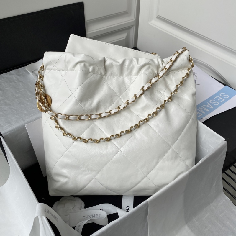 CHANEL 22 Small handbag