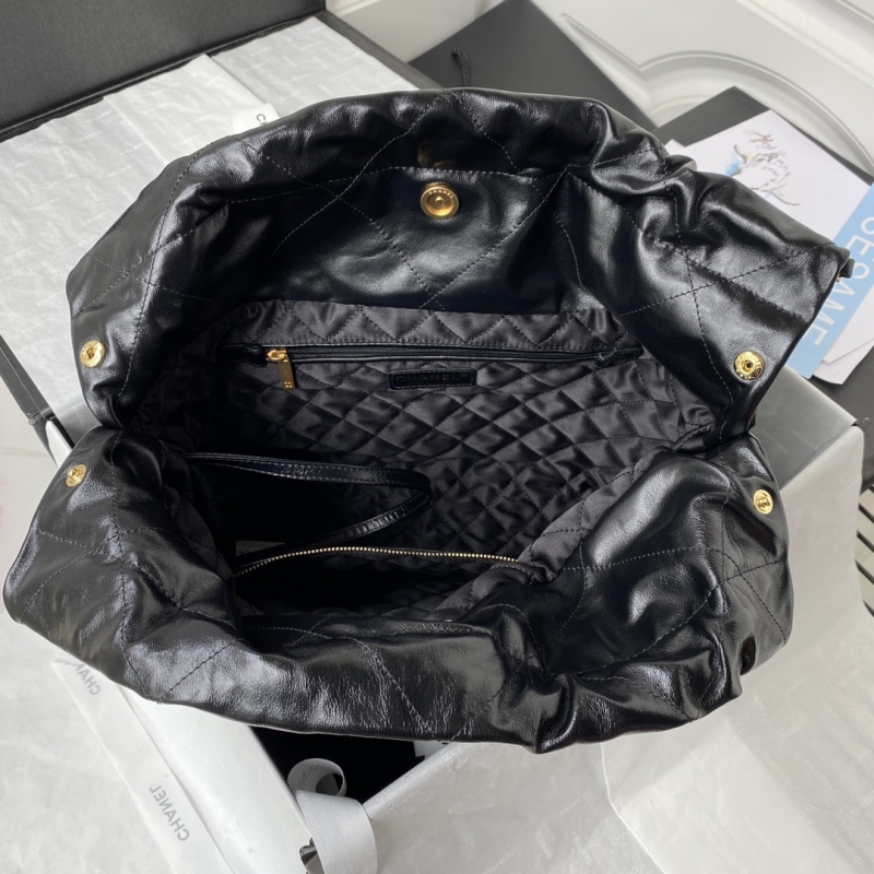 CHANEL 22 handbag