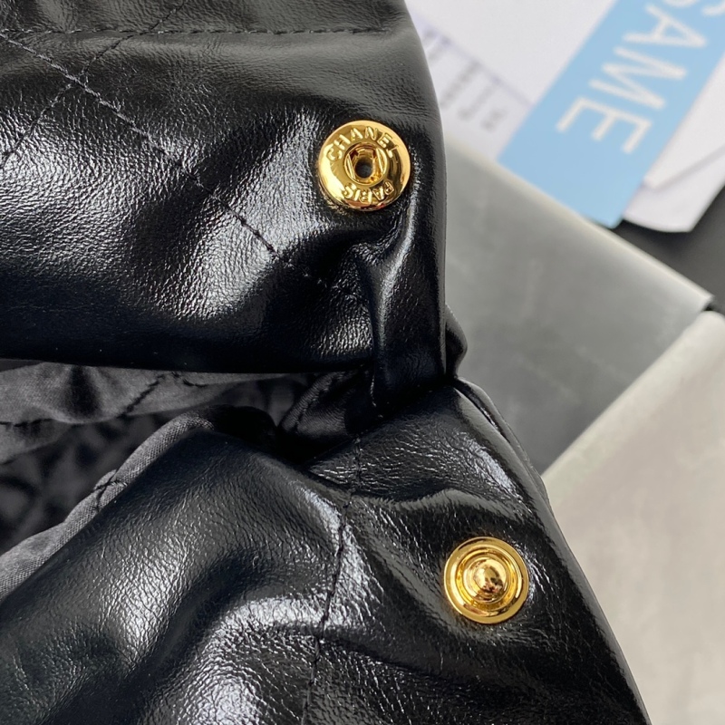 CHANEL 22 handbag